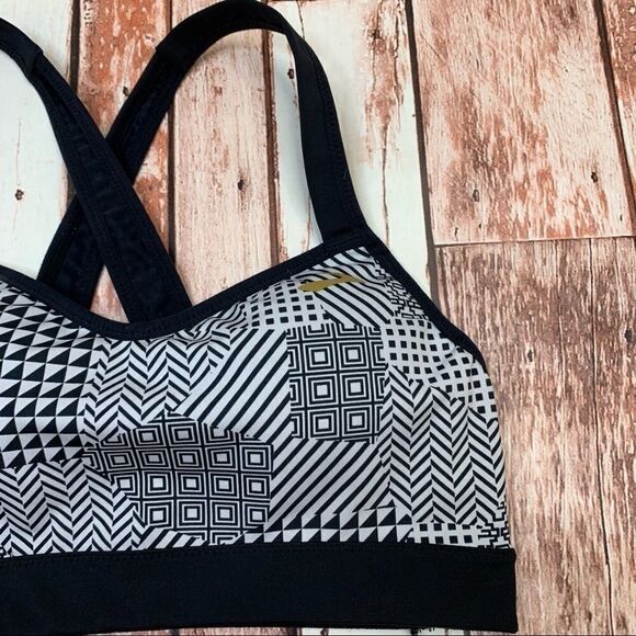 Brooks Uprise Crossback Sports Bra size Small - Picture 5 of 9